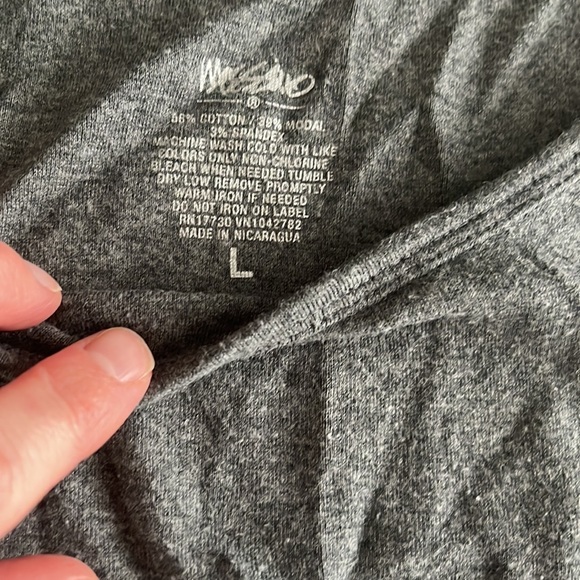 Grey tank top - Picture 2 of 3